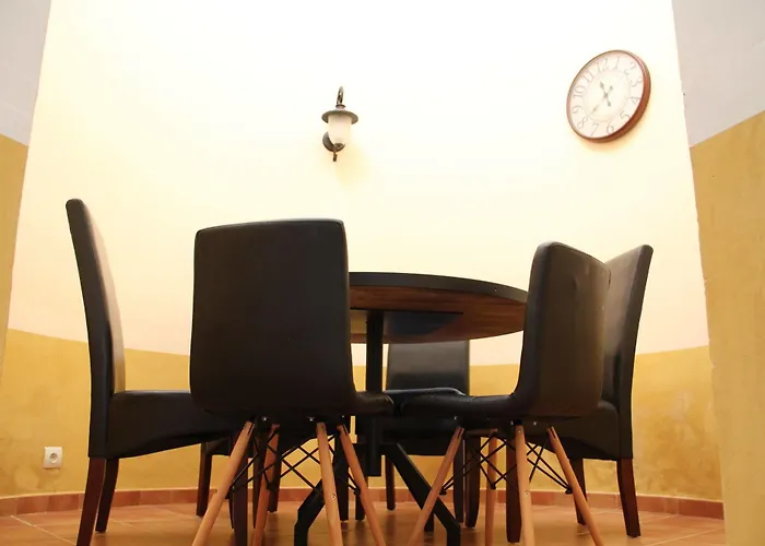 El De Herrera بيت شباب